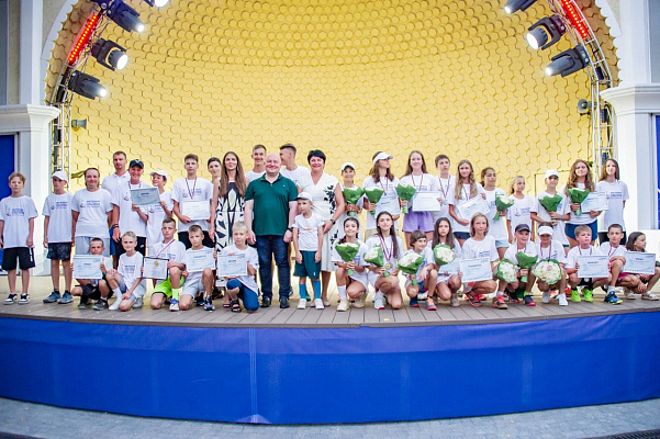 «Единая Россия» организовала турнир по теннису в Севастополе